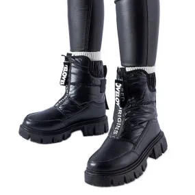 Black insulated quilted Lessard snow boots