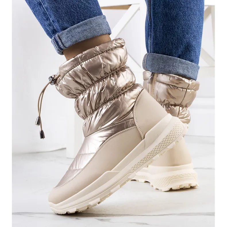 Golden snow boots with Houle cuffs beige