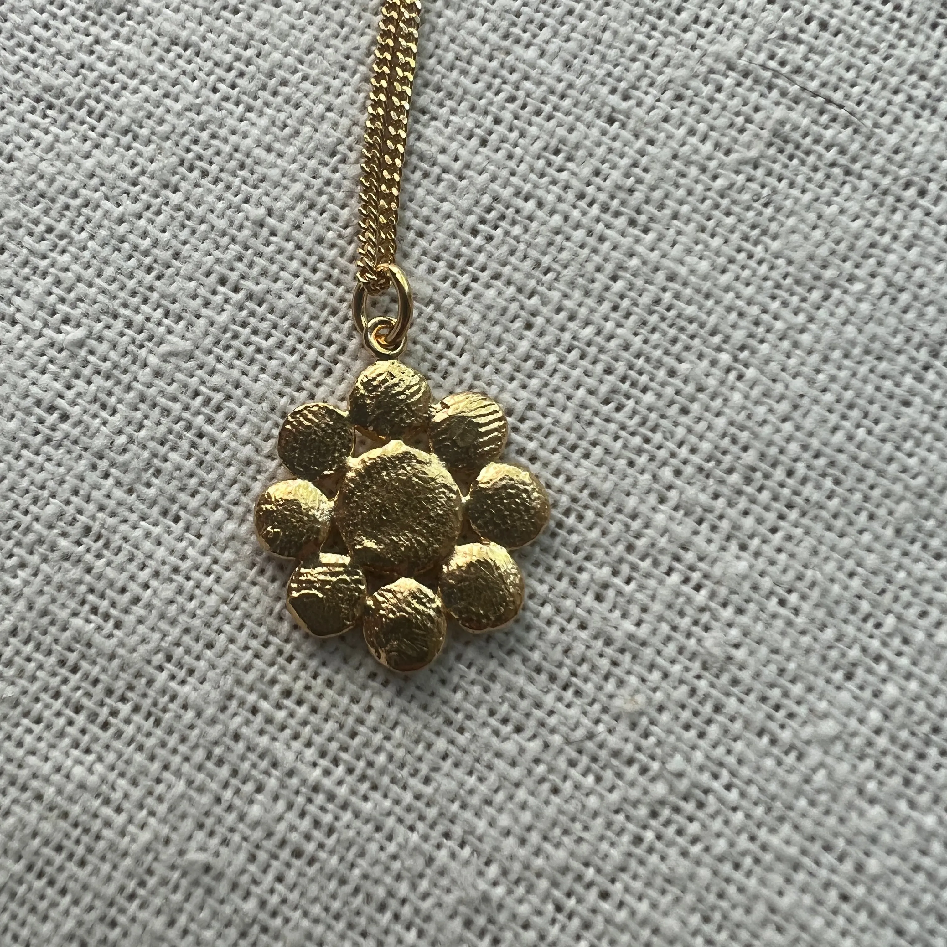 Happy Flower Pendant 45cm, Gold