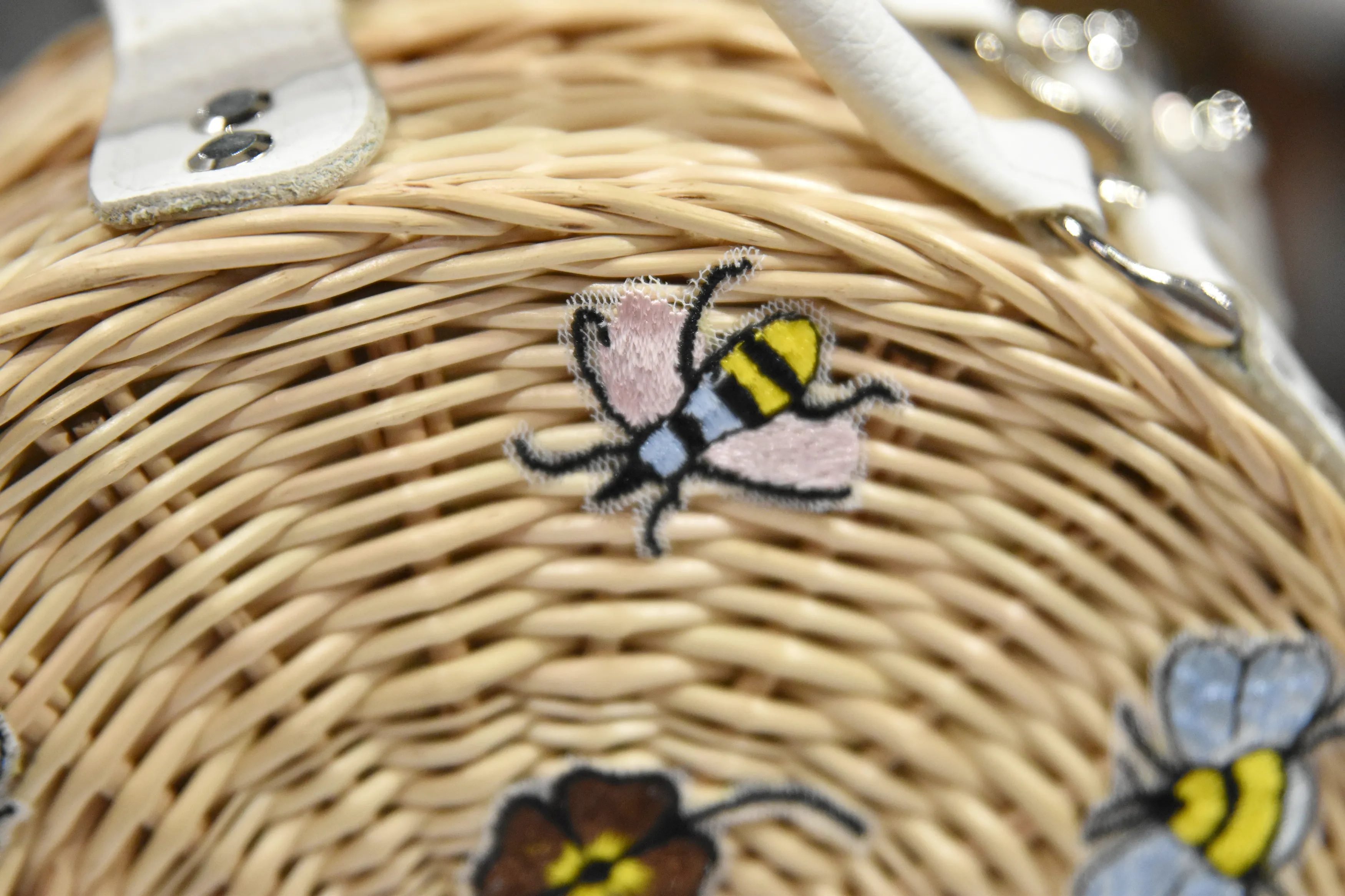 WHITE PEONY STRAW bag with bugs