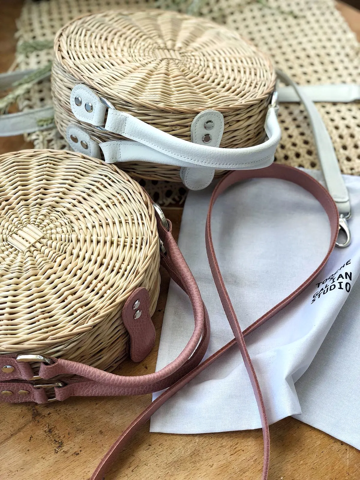 WHITE PEONY STRAW bag with bugs